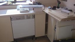 Logica Gloss Ivory Kitchen fitted with Encore Calico worktops