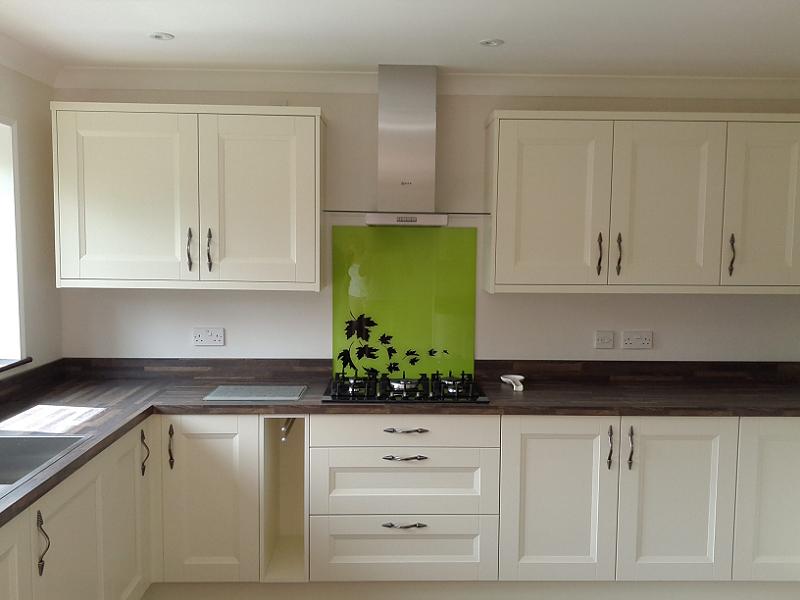 Richmond Ivory Painted kitchen fitted with laminate worktops